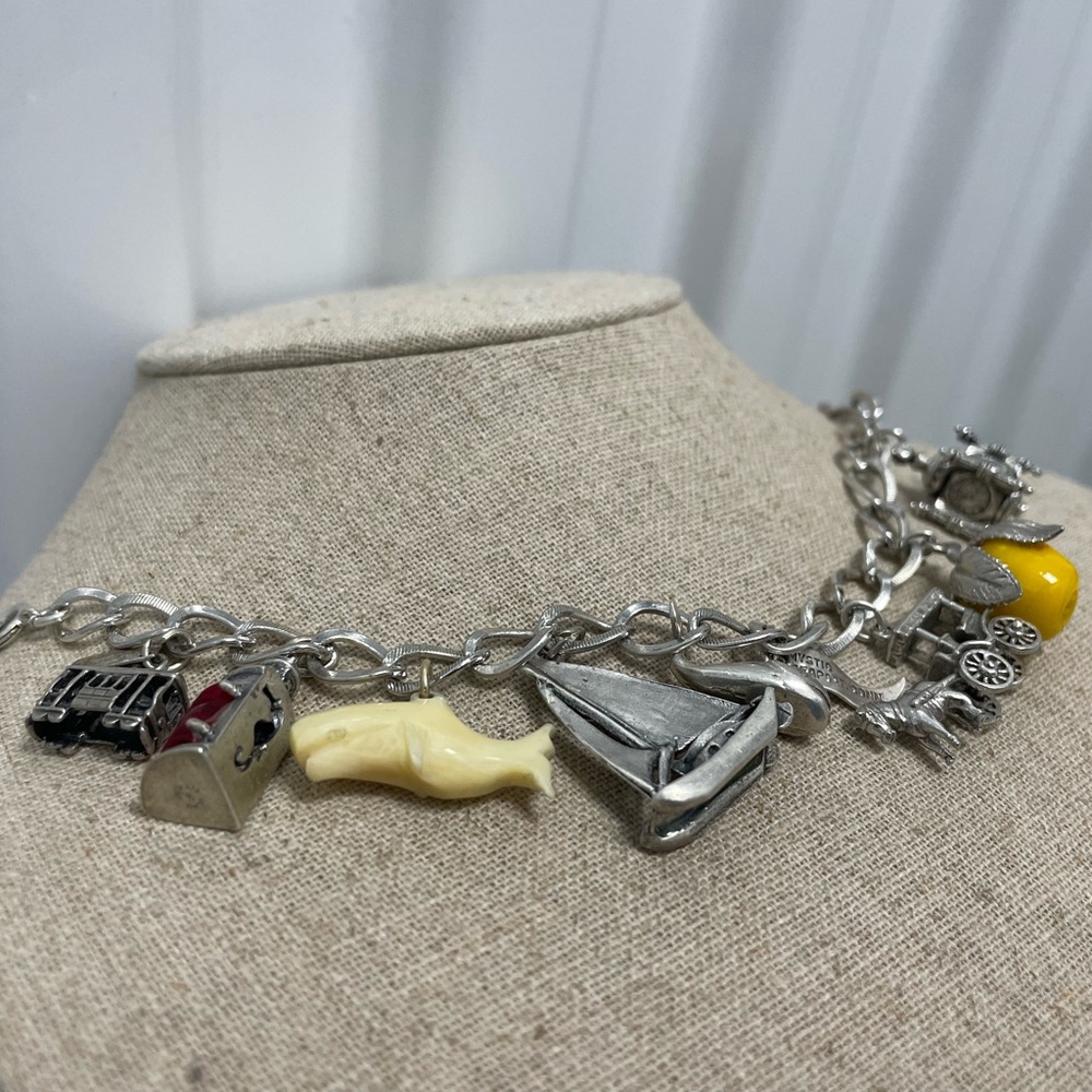 Vintage Charm Bracelet w/ 8 charms from all over - Picture 5 of 16